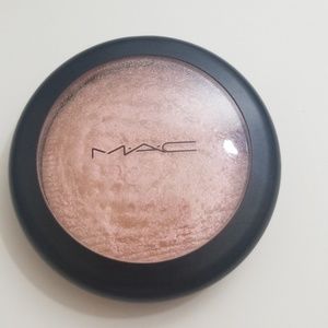 MAC SHOW GOLD HIGHLIGHTER